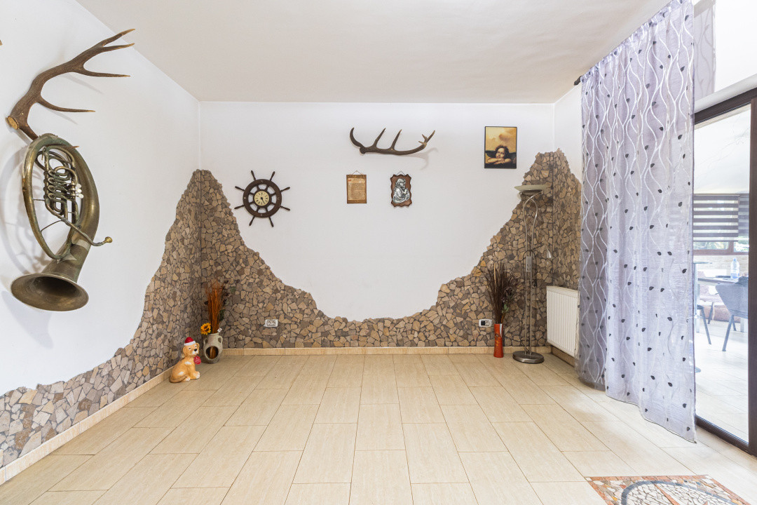 Apartament spațios, curte proprie, parcare inclusă, disponibil imediat