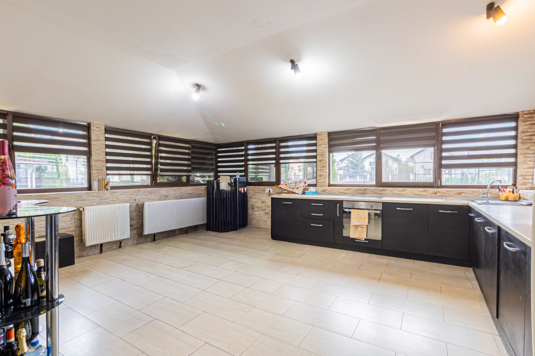 Apartament spațios, curte proprie, parcare inclusă, disponibil imediat