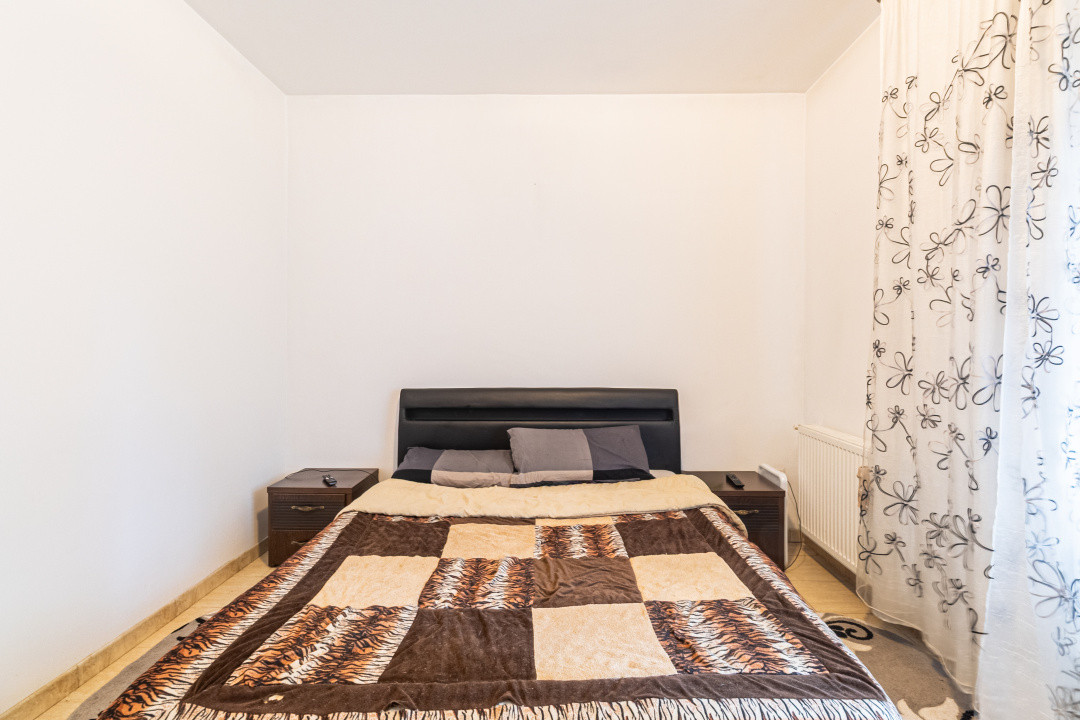 Apartament spațios, curte proprie, parcare inclusă, disponibil imediat