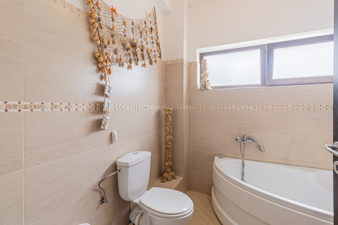 Apartament spațios, curte proprie, parcare inclusă, disponibil imediat