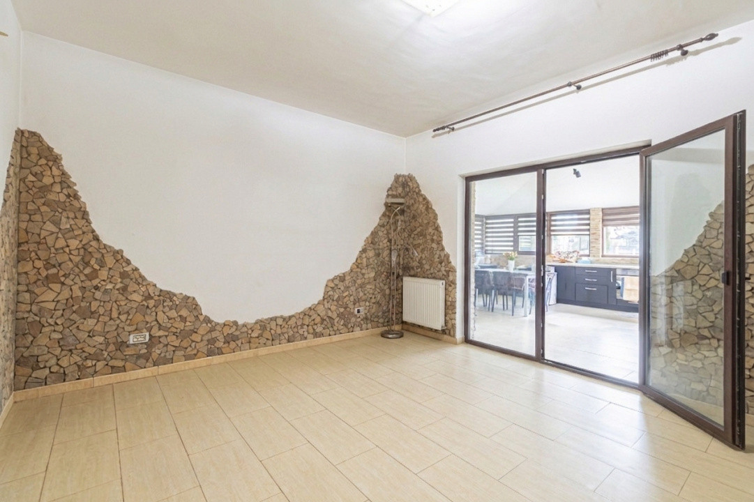 Apartament 4 camere si Curte Proprie | Parcare Inclusă