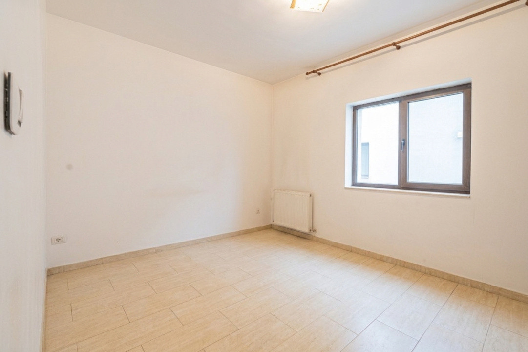 Apartament 4 camere si Curte Proprie | Parcare Inclusă
