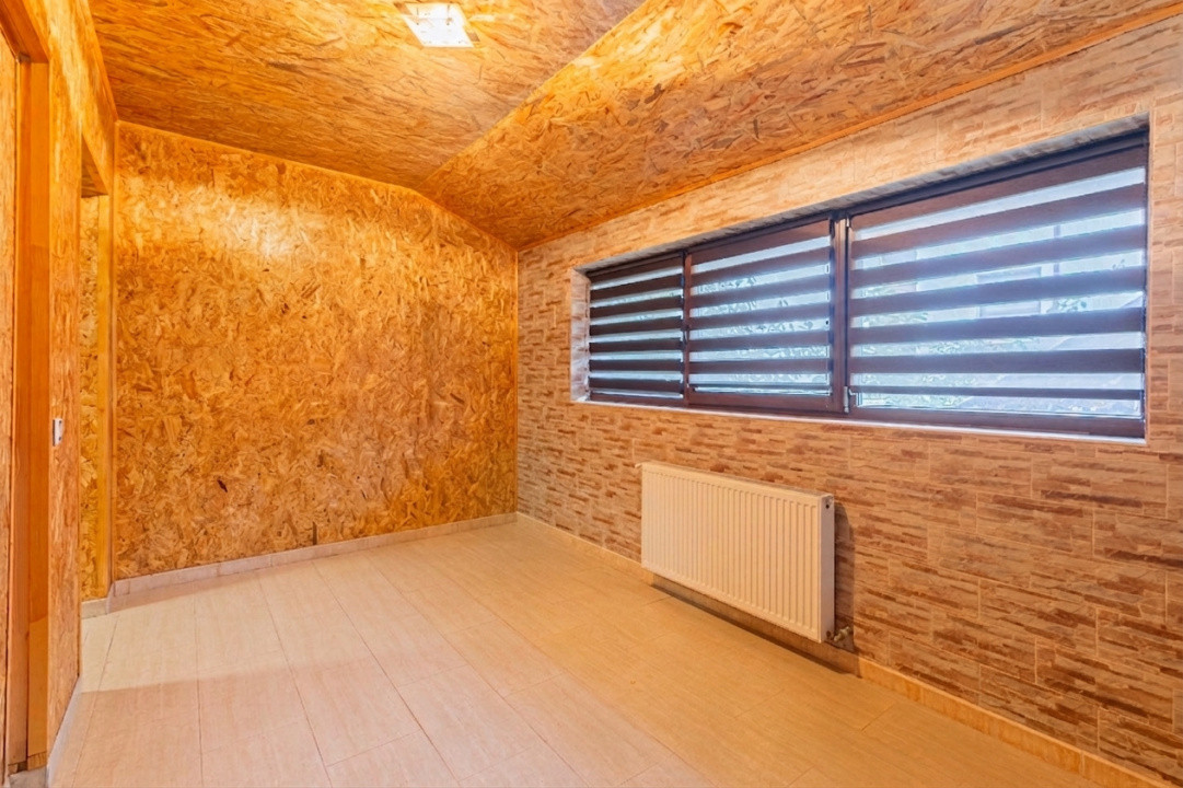 Apartament 4 camere si Curte Proprie | Parcare Inclusă