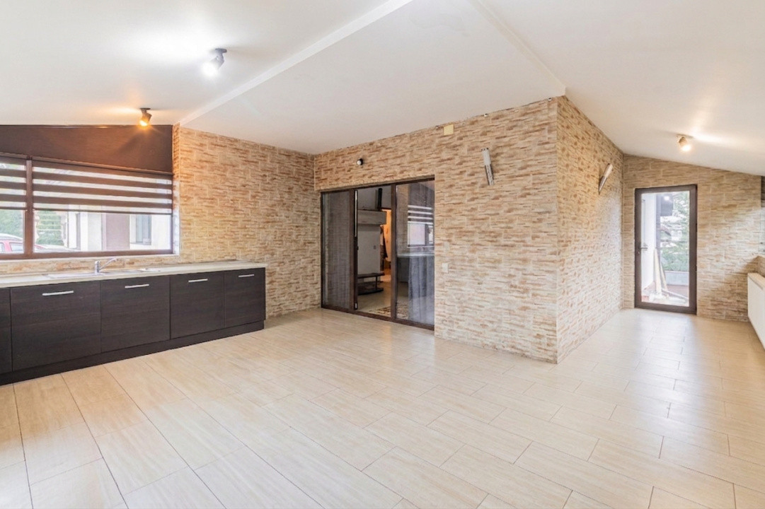 Apartament 4 camere si Curte Proprie | Parcare Inclusă