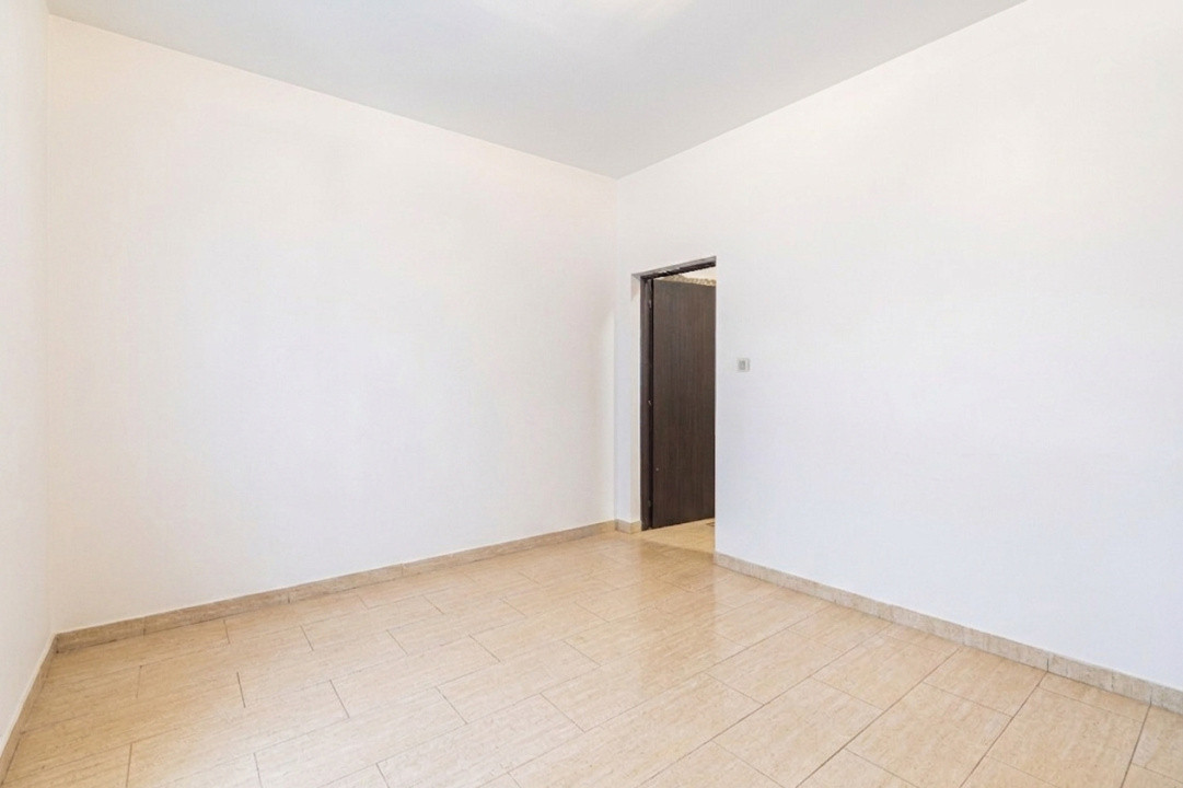 Apartament 4 camere si Curte Proprie | Parcare Inclusă