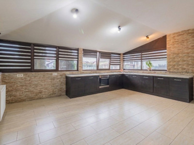 Apartament 4 camere si Curte Proprie | Parcare Inclusă