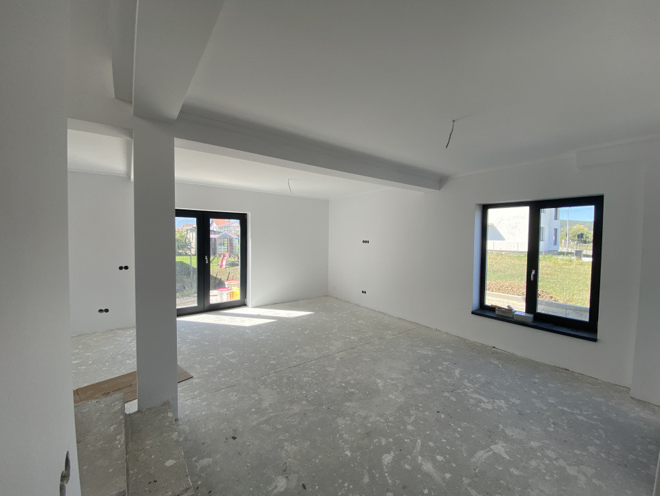 Casa individuala 4 camere 2 bai teren de 200mp liber Sibiu Cristian 