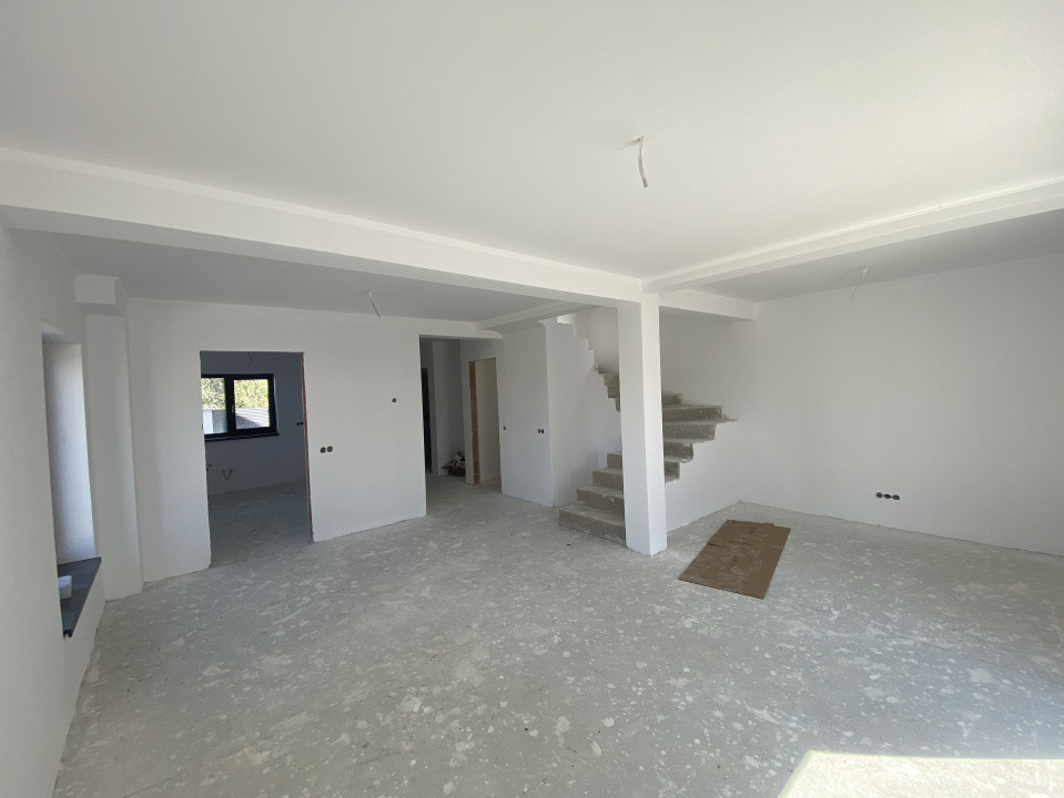 Casa individuala 4 camere 2 bai teren de 200mp liber Sibiu Cristian 