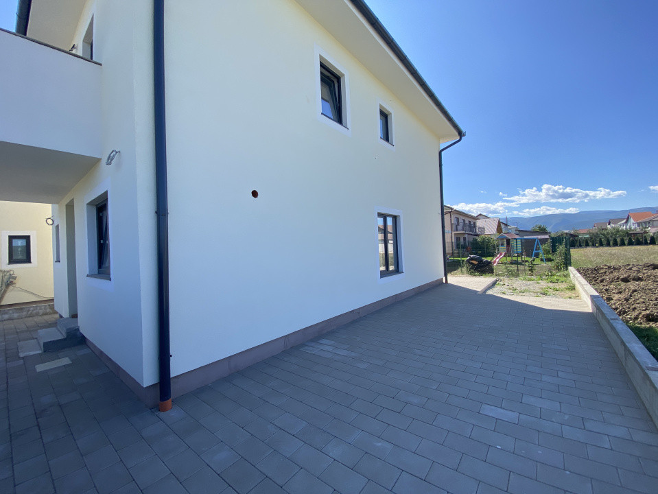Casa individuala 4 camere 2 bai teren de 200mp liber Sibiu Cristian 