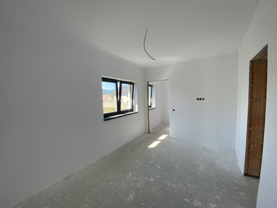 Casa individuala 4 camere 2 bai teren de 200mp liber Sibiu Cristian 