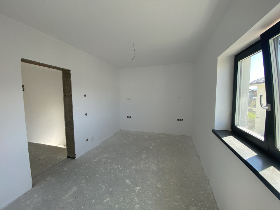 Casa individuala 4 camere 2 bai teren de 200mp liber Sibiu Cristian 