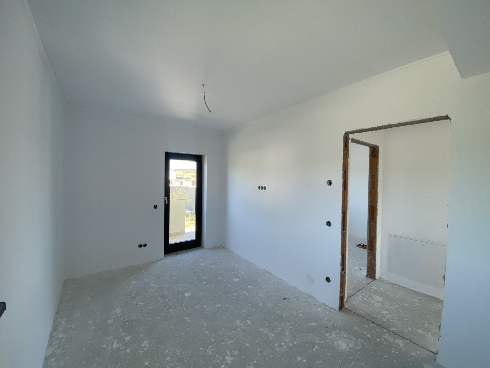 Casa individuala 4 camere 2 bai teren de 200mp liber Sibiu Cristian 