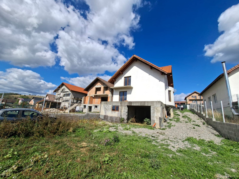 Casă de vânzare în Șura Mare – Cartier nou | 242 mp utili | Vedere panoramică