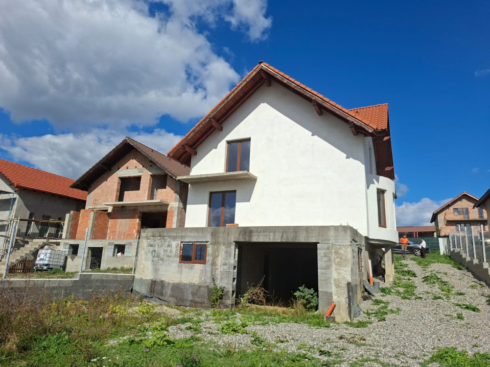 Casă de vânzare în Șura Mare – Cartier nou | 242 mp utili | Vedere panoramică