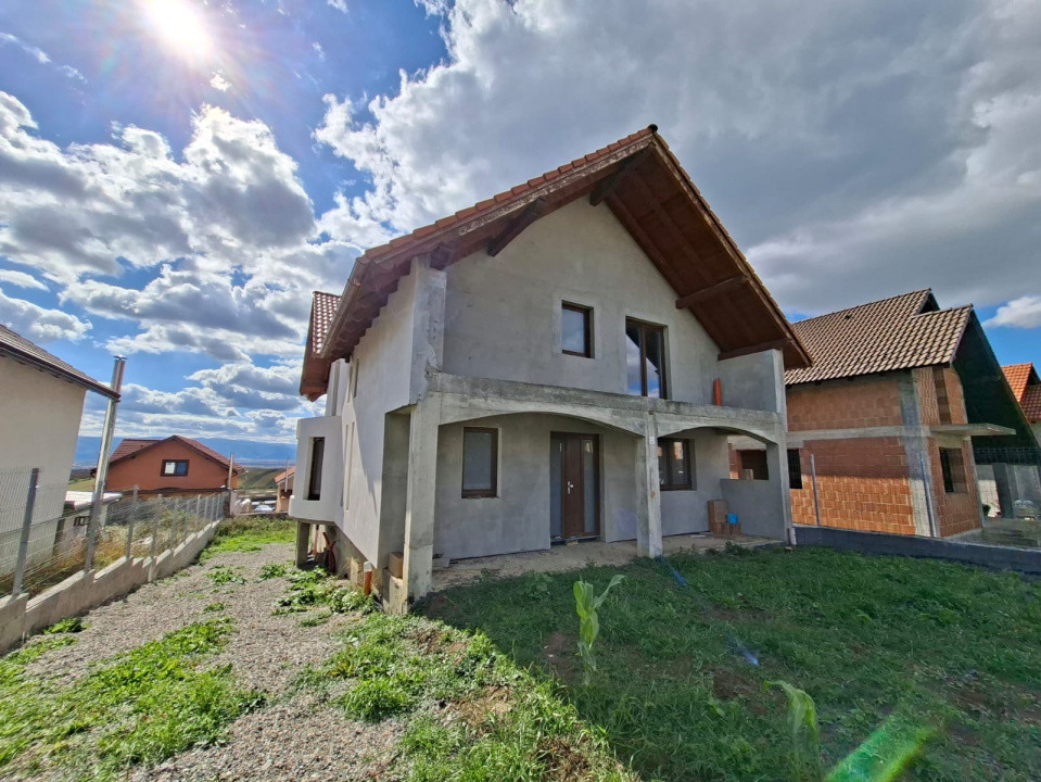 Casă de vânzare în Șura Mare – Cartier nou | 242 mp utili | Vedere panoramică