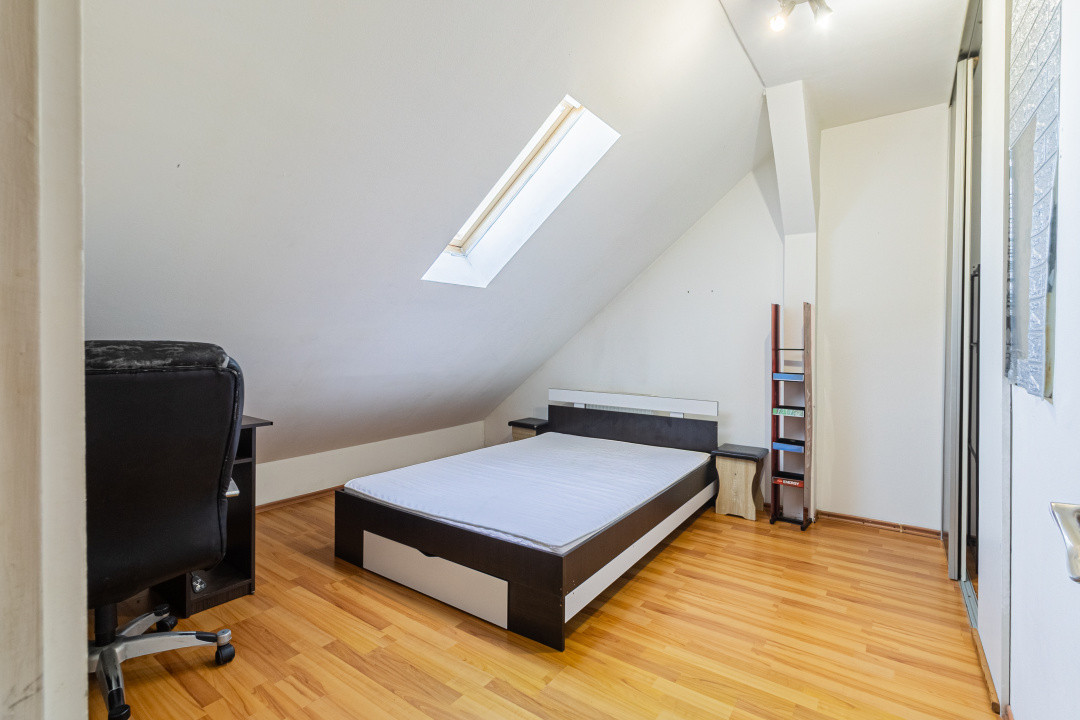 Apartament spațios, scară interioară, două băi, în zona Făget