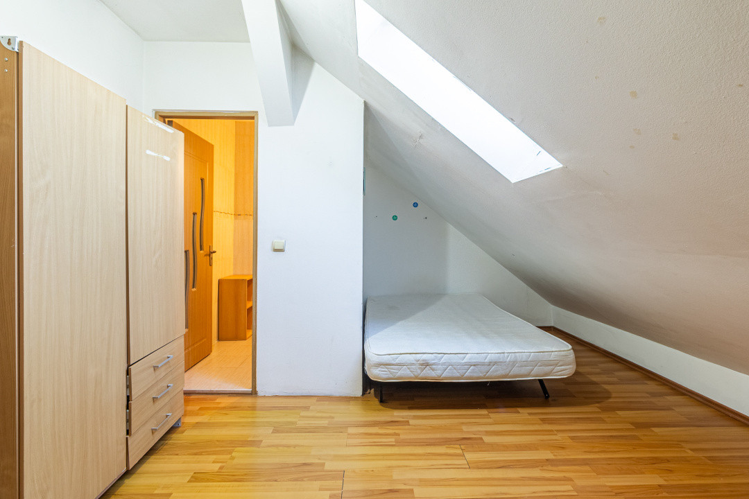 Apartament spațios, scară interioară, două băi, în zona Făget