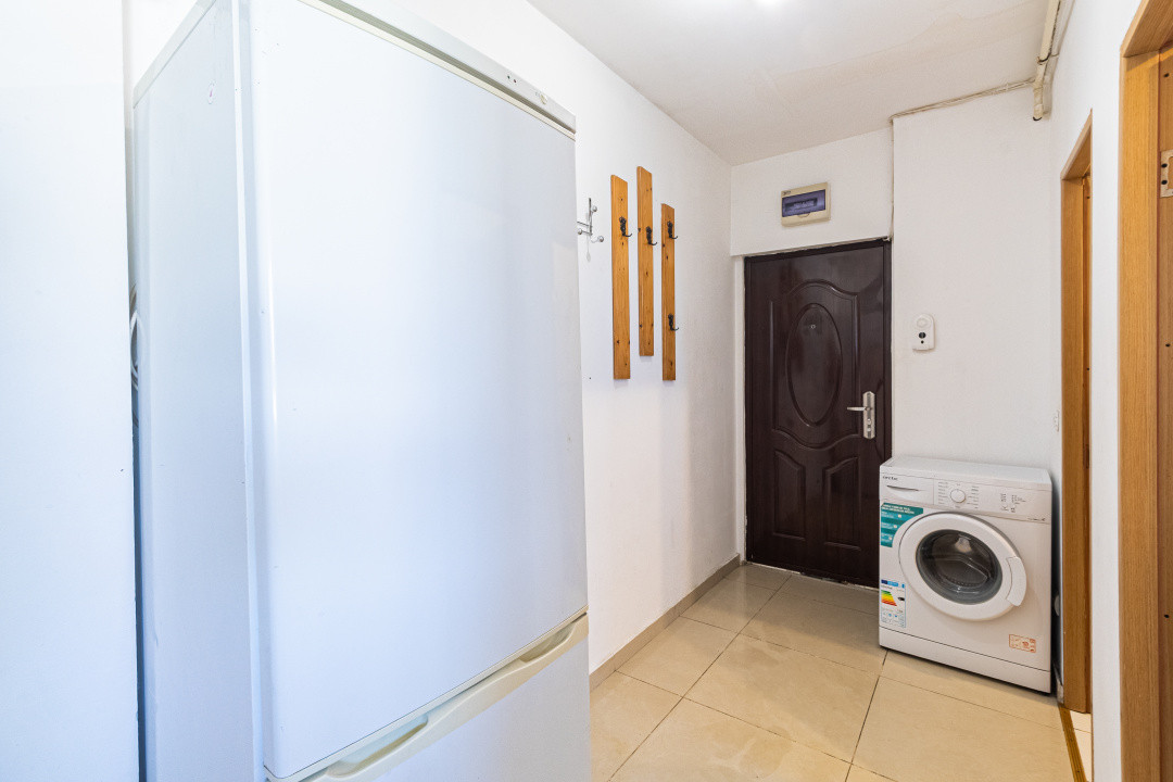 Apartament spațios, scară interioară, două băi, în zona Făget