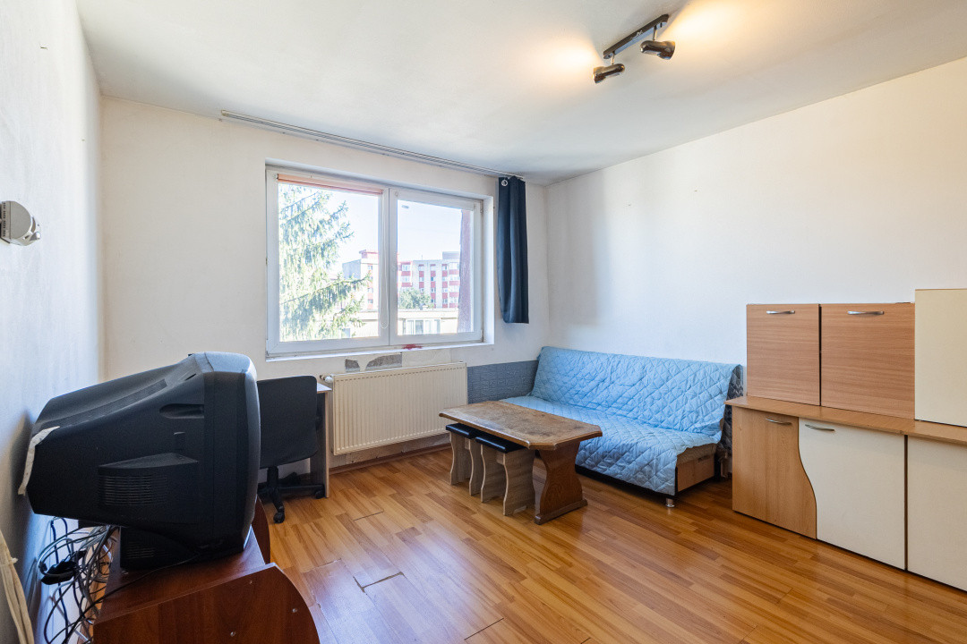 Apartament spațios, scară interioară, două băi, în zona Făget