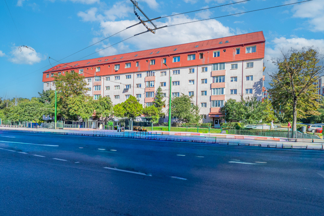 Apartament spațios, scară interioară, două băi, în zona Făget