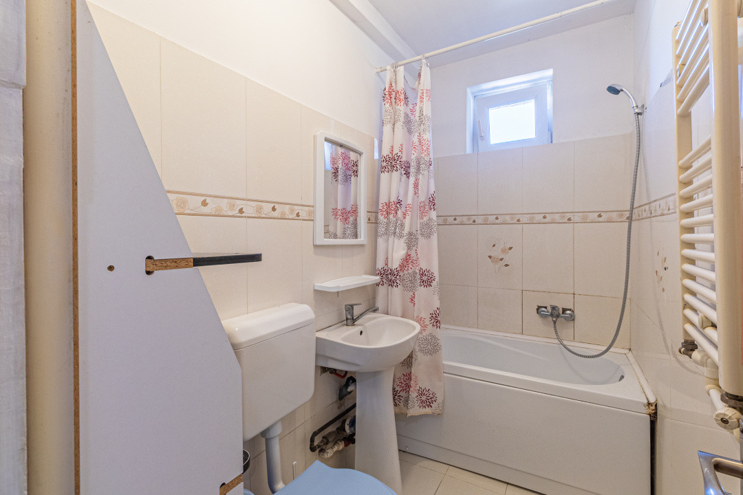 Apartament spațios, scară interioară, două băi, în zona Făget