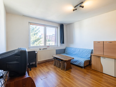 Apartament spațios, scară interioară, două băi, în zona Făget