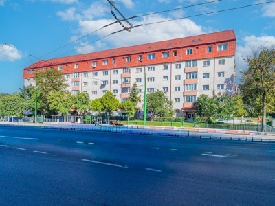 Apartament spațios, scară interioară, două băi, în zona Făget