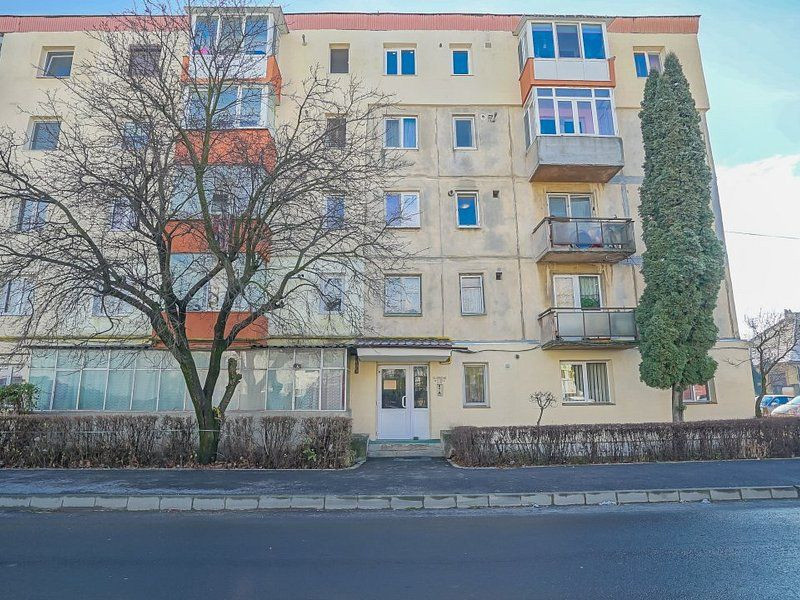 Garsonieră decomandată, mobilată și utilată - zona Tractorul