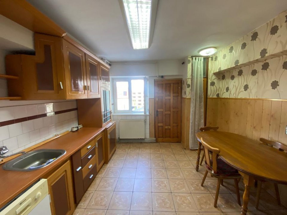 Apartament de inchiriat 4 camere 2 bai zona Mihai Viteazul din Sibiu