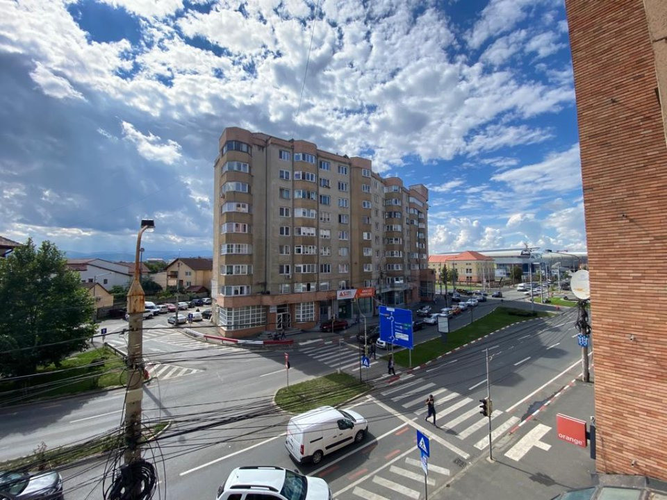 Apartament de inchiriat 4 camere 2 bai zona Mihai Viteazul din Sibiu