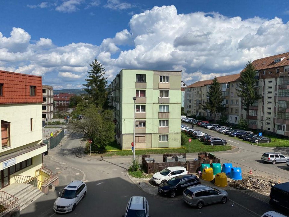 Apartament de inchiriat 4 camere 2 bai zona Mihai Viteazul din Sibiu
