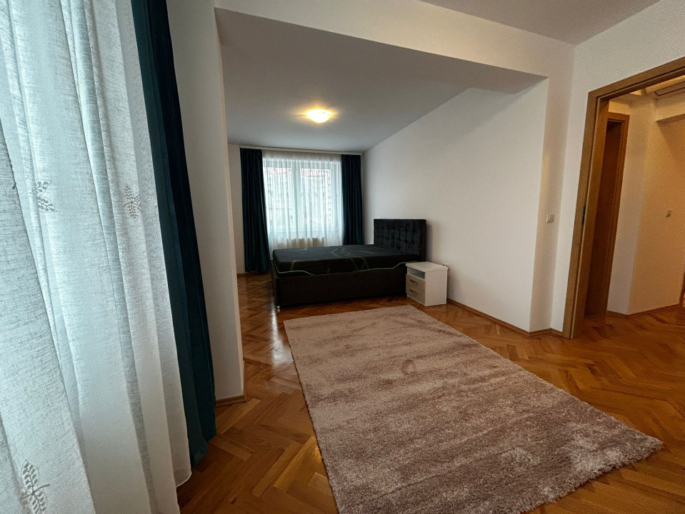 Apartament 3 camere de închiriat - Bvd. Mihai Viteazu