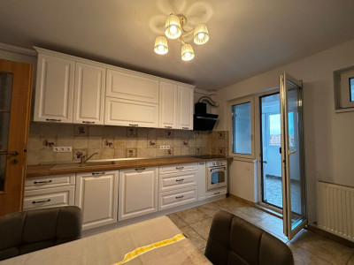 Apartament 3 camere de închiriat - Bvd. Mihai Viteazu