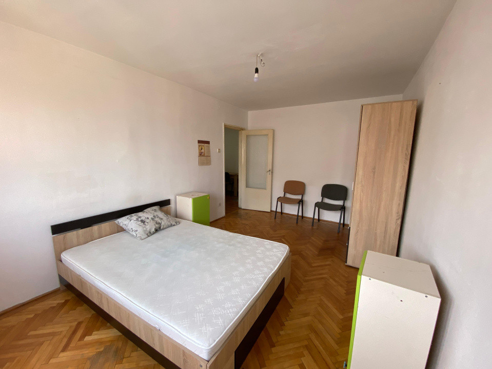Apartament de vanzare 4 camere
