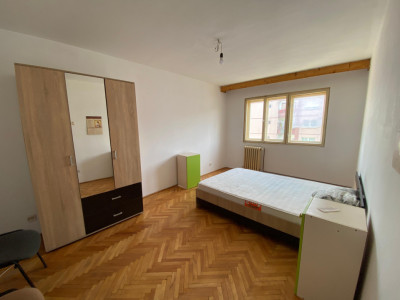 Apartament de vanzare 4 camere