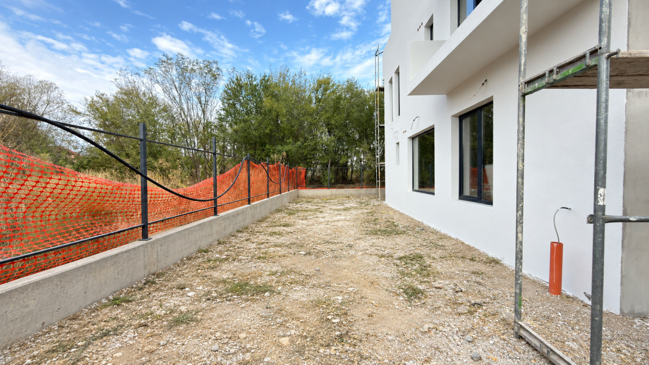 Apartament cu gradina 4 camere 3 bai