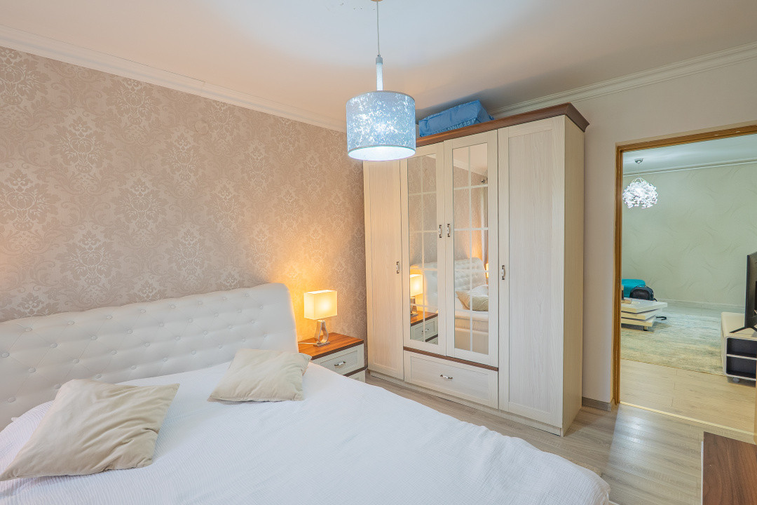 Apartament de vânzare cu 3 camere – zonă Valea Aurie, str. Săcel