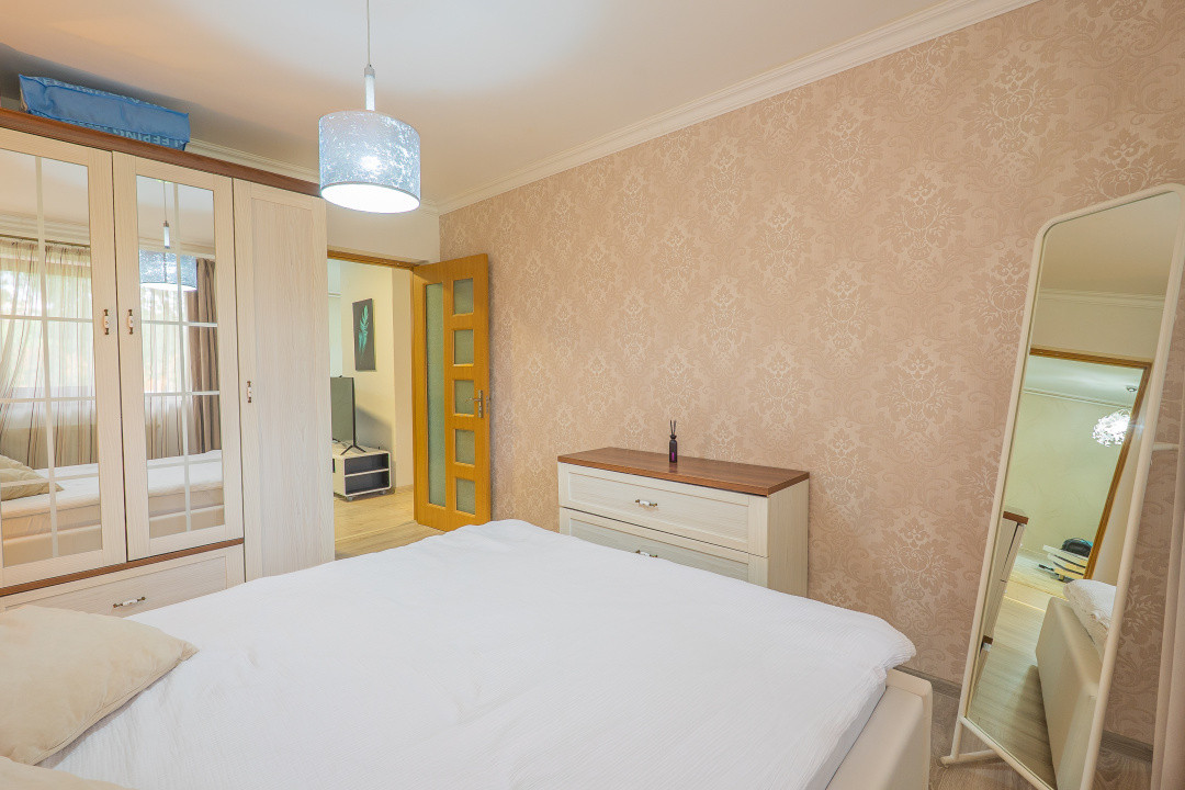Apartament de vânzare cu 3 camere – zonă Valea Aurie, str. Săcel