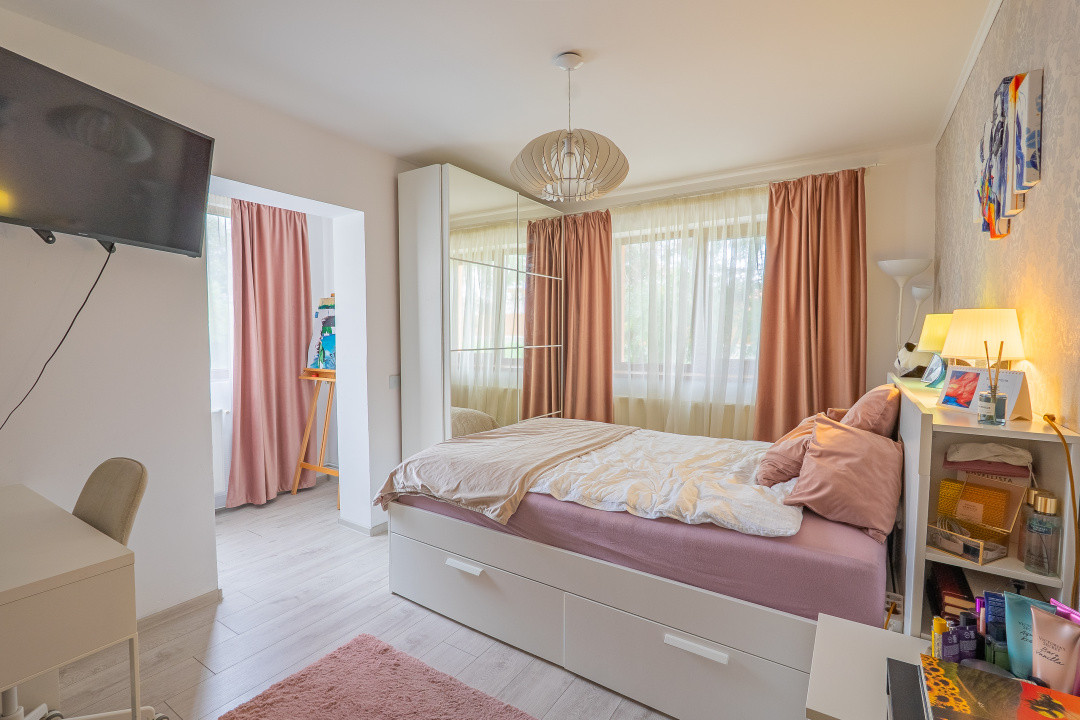 Apartament de vânzare cu 3 camere – zonă Valea Aurie, str. Săcel