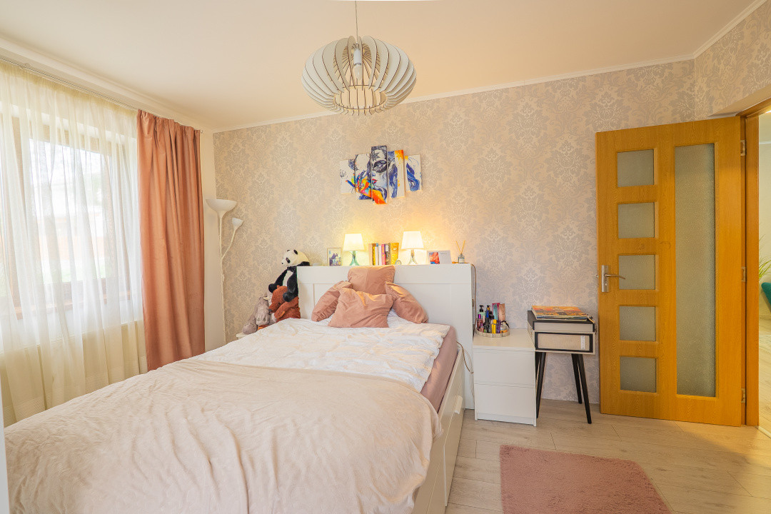 Apartament de vânzare cu 3 camere – zonă Valea Aurie, str. Săcel