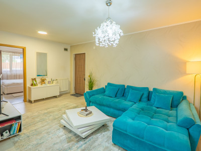 Apartament de vânzare cu 3 camere – zonă Valea Aurie, str. Săcel