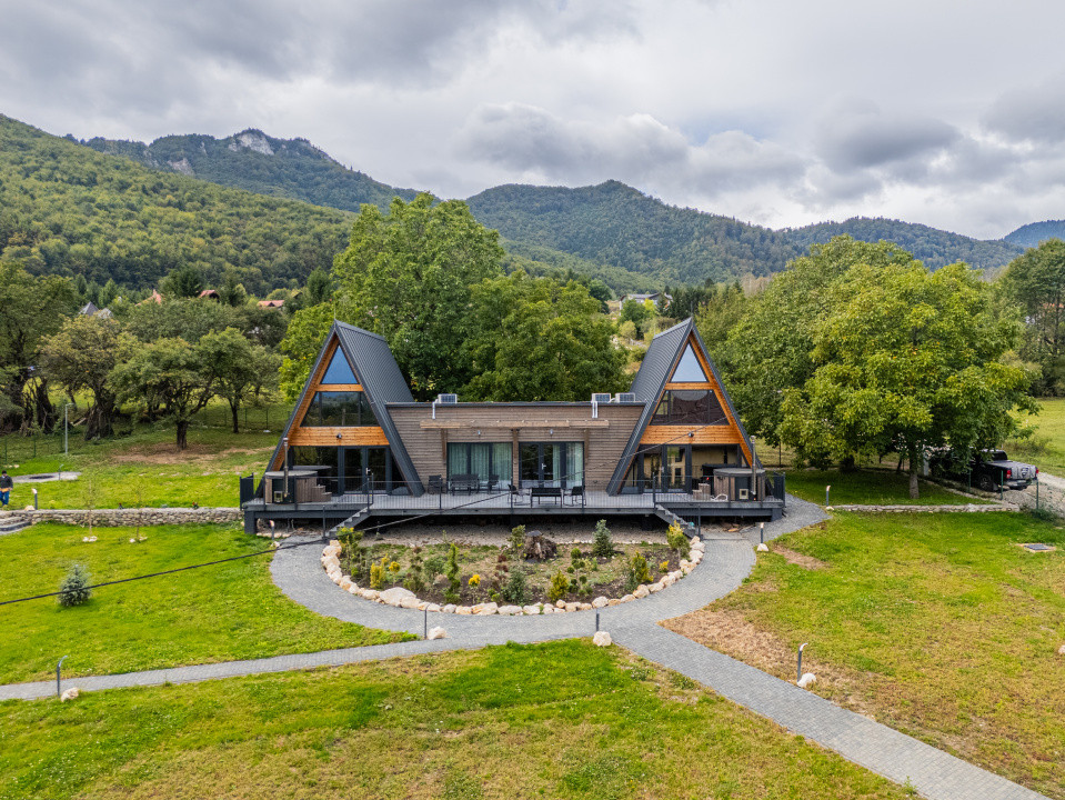 Afacere la cheie in inima naturii- Case smart A-Frame