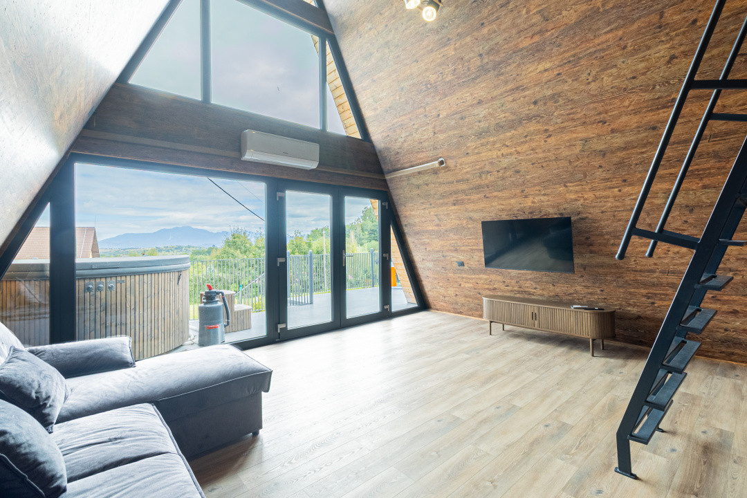 Afacere la cheie in inima naturii- Case smart A-Frame