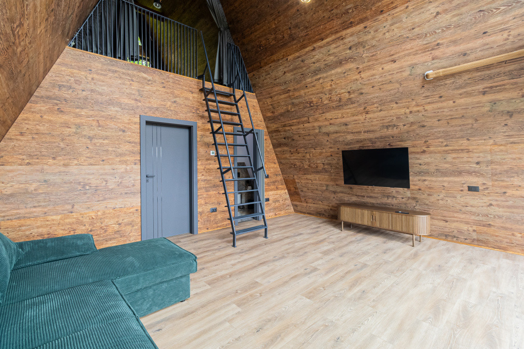 Afacere la cheie in inima naturii- Case smart A-Frame