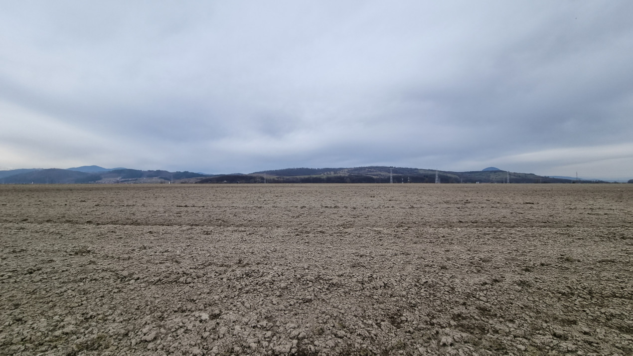 Teren Dn73 Rasnov - Bran lângă stația de betoane