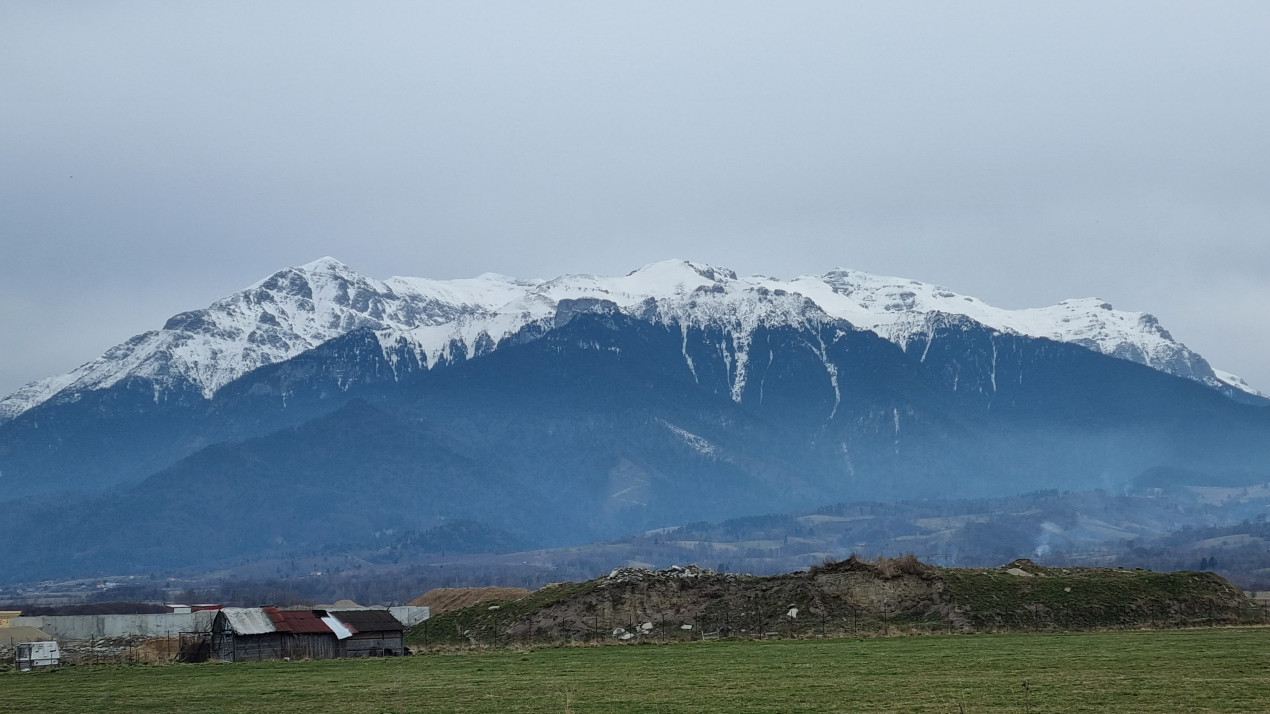 Teren Dn73 Rasnov - Bran lângă stația de betoane