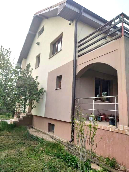 Casă spațioasă în Drăgotești – oază de verdeață