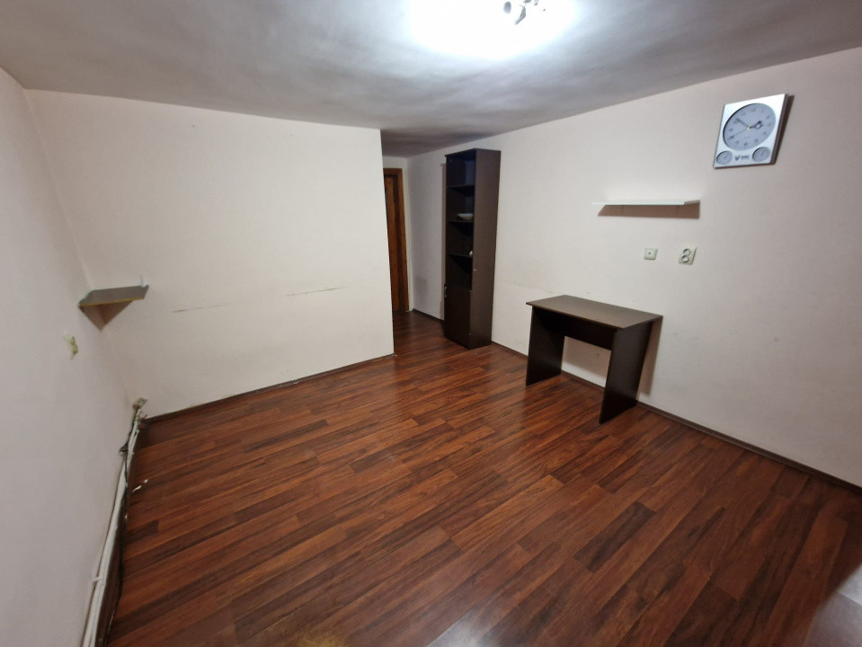 Spatiu de inchiriat zona centrala, 70 mp, demisol