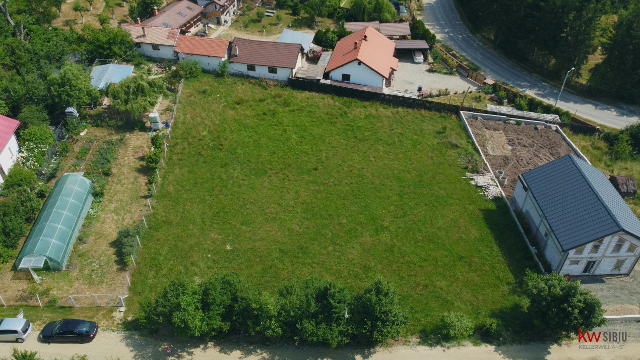 Teren construtie 1000 mp - Tocile, toate utilitatile, vedere panoramică!