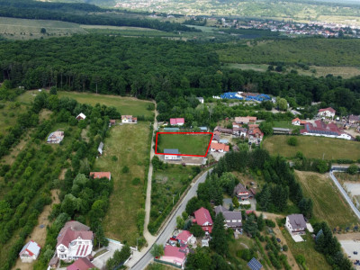Teren construtie 1000 mp - Tocile, toate utilitatile, vedere panoramică!